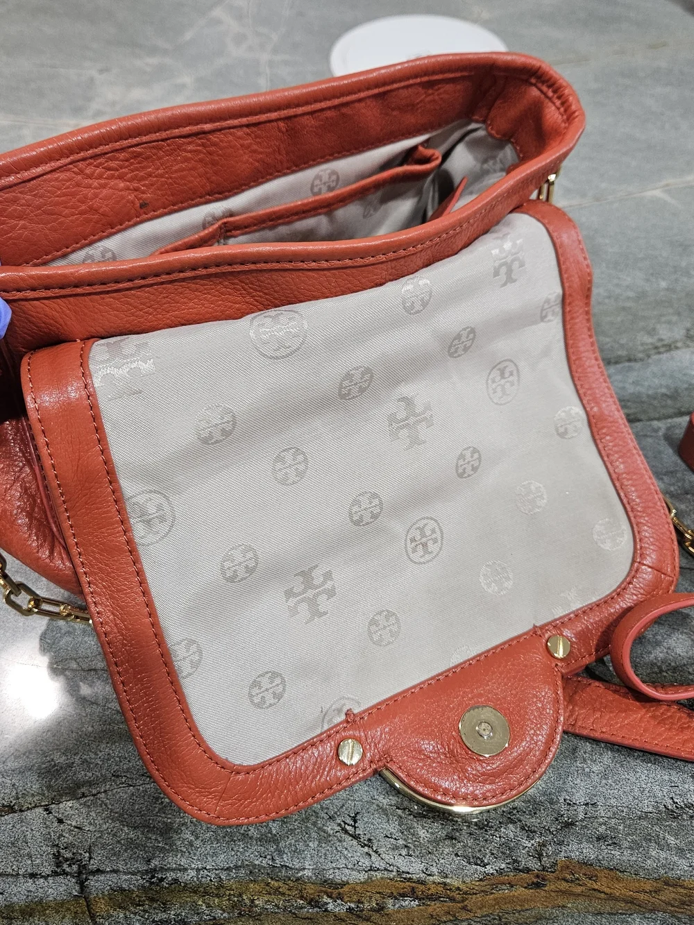 Tory Burch Amanda Logo Clutch Crossbody Coral Pebbled Leather Gold Chain